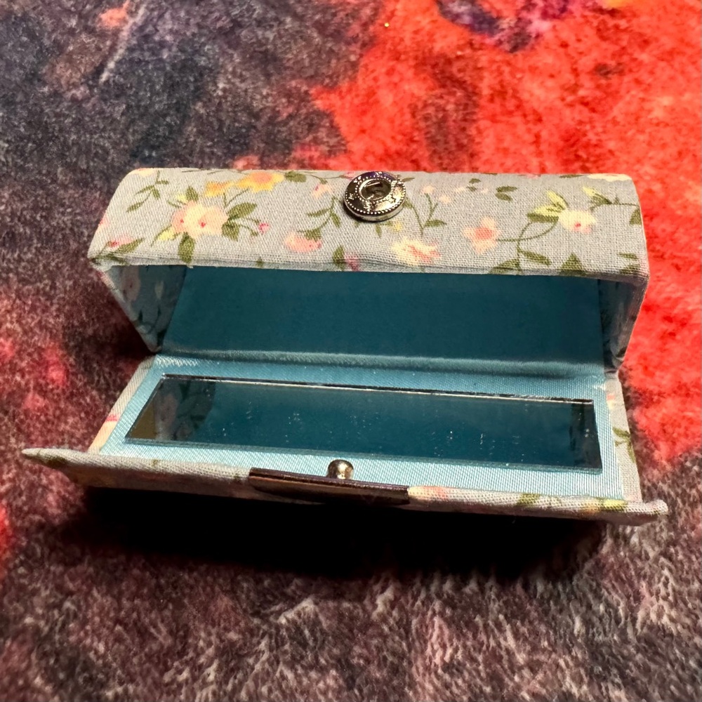 💜 Blue Floral Print Lipstick Case - NWOT - Picture 5 of 6